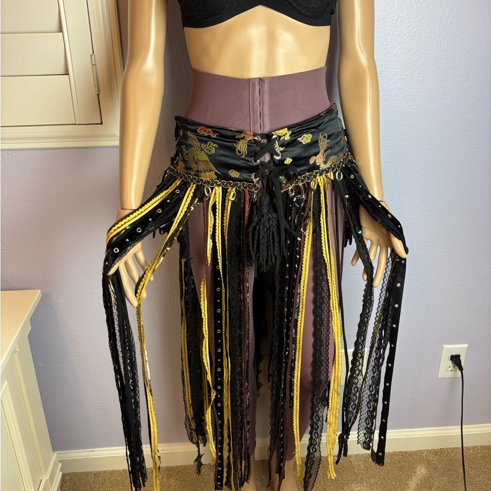 Vtg Gypsy Boho Tribal Belly Dancing Black Gold Tasseled Lace Long Fringe Skirt